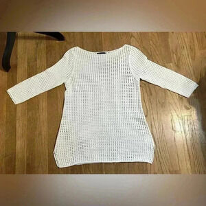 Jeanne Pierre Women’s size medium knit white sweater.